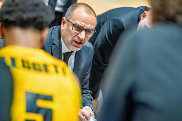 Carles Duran (Headcoach MHP Riesen Ludwigsburg) GER, Basketball Loewen Braunschweig gegen MHP Riesen Ludwigsburg, Basketball, easyCredit BBL, Woche 3, Spielzeit 2026 27, 11.10.2026 GER, Basketball Loewen Braunschweig gegen MHP Riesen Ludwigsburg, Basketball, easyCredit BBL, Woche 3, Spielzeit 2026 27, 11.10.2026 Braunschweig Copyright: xEibner-Pressefoto DanielxREINELTx EP_DRT