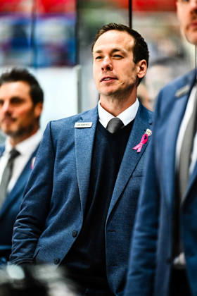 Tyler Haskins (Cheftrainer, Headcoach, Grizzlys Wolfsburg), GER, Iserlohn Roosters vs. Grizzlys Wolfsburg, Eishockey, Penny-DEL, 08. Spieltag, Spielzeit 2026 2027, 11.10.2026, GER, Iserlohn Roosters vs. Grizzlys Wolfsburg, Eishockey, Penny-DEL, 08. Spieltag, Spielzeit 2026 2027, 11.10.2026 Iserlohn Copyright: xJonasxBrockmann Eibner-Pressefotox EP_JBN