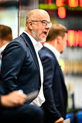 Stefan Nyman (Cheftrainer, Headcoach, Iserlohn Roosters), GER, Iserlohn Roosters vs. Grizzlys Wolfsburg, Eishockey, Penny-DEL, 08. Spieltag, Spielzeit 2026 2027, 11.10.2026, GER, Iserlohn Roosters vs. Grizzlys Wolfsburg, Eishockey, Penny-DEL, 08. Spieltag, Spielzeit 2026 2027, 11.10.2026 Iserlohn Copyright: xJonasxBrockmann Eibner-Pressefotox EP_JBN
