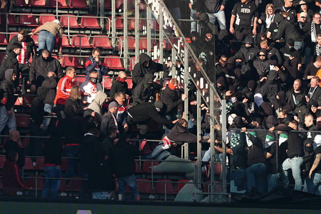 Sport Bilder des Tages 11.10.2026, xydrx, Herren, Fußball, 1.Bundesliga, 1.FC Köln - Borussia Mönchengladbach, Saison 2026 2027, RheinEnergieSTADION: Ausschreitungen zwischen Fans des 1.FC Köln und Borussia Moenchengladbach DFB regulations prohibit any use of photographs as image sequences and or quasi-video. Copyright: HMBxMedia YannisxDreimann