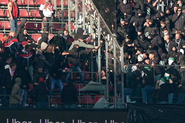 11.10.2026, xydrx, Herren, Fußball, 1.Bundesliga, 1.FC Köln - Borussia Mönchengladbach, Saison 2026 2027, RheinEnergieSTADION: Ausschreitungen zwischen Fans des 1.FC Köln und Borussia Moenchengladbach DFB regulations prohibit any use of photographs as image sequences and or quasi-video. Copyright: HMBxMedia YannisxDreimann
