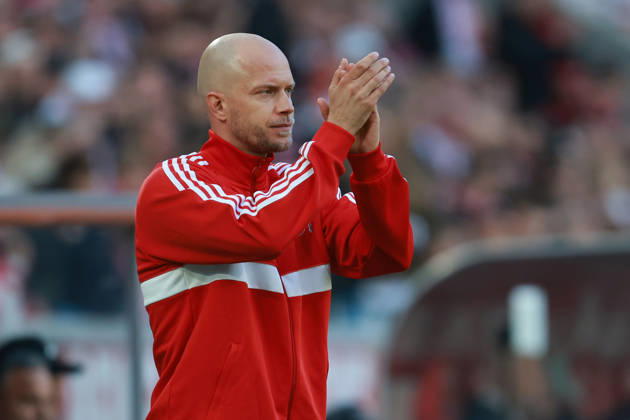 1. Bundesliga - 26 27 - 1. FC Köln - Borussia Mönchengladbach am 11.10.2026 im RheinEnergieSTADION in Köln Trainer Rene Wagner (Koeln) ist zufrieden, klatscht, klatschen, applaus, applaudiert