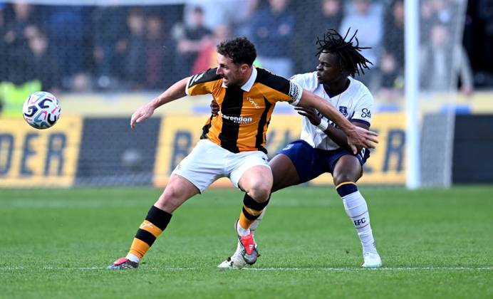 Tyrique George of Everton and Lewis Coyle of Hull City Hull City v Everton, Premier League, Football, MKM Stadium, Hull, UK - 11 Oct 2026Hull MKM Stadium United Kingdom EDITORIAL USE ONLY No use with unauthorised audio, video, data, fixture lists, club league logos or live services. Online in-match use limited to 120 images, no video emulation. No use in betting, games or single club league player publications. Copyright: xAnnaxGowthorpe Shutterstockx 17210462aw