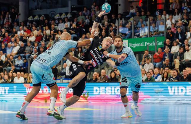 11.10.2026 - Handball - 1. Bundesliga OPEL HBL - Saison 2026 2027 - 08. Spieltag: HC Erlangen Metropolregion Nürnberg HCE - MT Melsungen - DaMa - xdaxmax - Adrian Sipos (8, MT Melsungen ) Marek Nissen (6, HC Erlangen HCE ) Olle Forsell Schefvert (25, MT Melsungen )