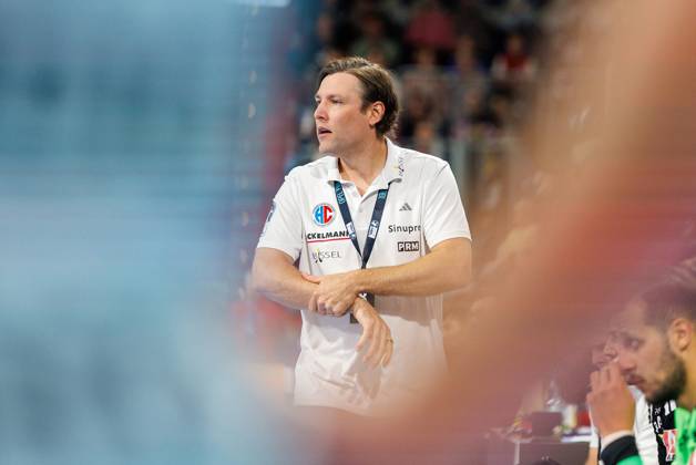11.10.2026 - Handball - 1. Bundesliga OPEL HBL - Saison 2026 2027 - 08. Spieltag: HC Erlangen Metropolregion Nürnberg HCE - MT Melsungen - DaMa - xdaxmax - Johannes Sellin ( Trainer HC Erlangen HCE ) nachdenklich