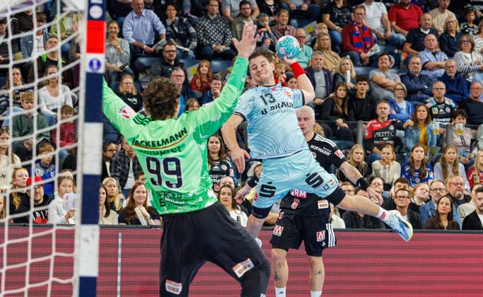 11.10.2026 - Handball - 1. Bundesliga OPEL HBL - Saison 2026 2027 - 08. Spieltag: HC Erlangen Metropolregion Nürnberg HCE - MT Melsungen - DaMa - xdaxmax - Tobias Buck (39, HC Erlangen HCE ) Leon Stehl (13, MT Melsungen )
