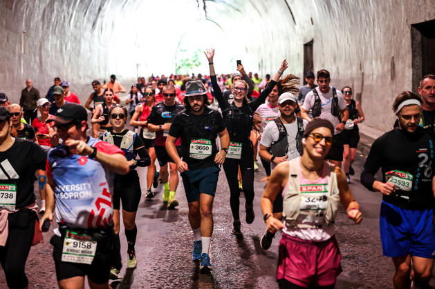 (261011) -- BUDAPEST, Oct. 11, 2026 -- Runners pass through a tunnel during the 41st SPAR Budapest Marathon in Budapest, Hungary, Oct. 11, 2026. (Photo by Xinhua) (SP)HUNGARY-BUDAPEST-BUDAPEST MARATHON DavidxBalogh 
