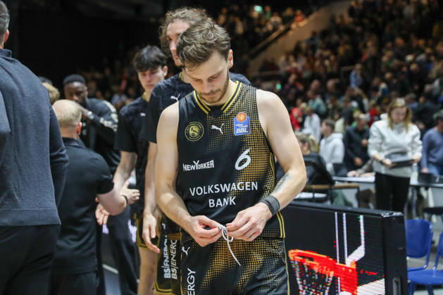 11.10.2026, xgox, Basketball - easyCredit BBL, Basketball Loewen Braunschweig - MHP RIESEN Ludwigsburg emspor, v.l. Ferdinand Zylka (Braunschweig, 6) enttaeuscht, schaut enttaeuscht, niedergeschlagen, disappointed Braunschweig
