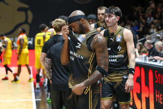 11.10.2026, xgox, Basketball - easyCredit BBL, Basketball Loewen Braunschweig - MHP RIESEN Ludwigsburg emspor, v.l. Dejour Reaves (Braunschweig, 3) enttaeuscht, schaut enttaeuscht, niedergeschlagen, disappointed Braunschweig