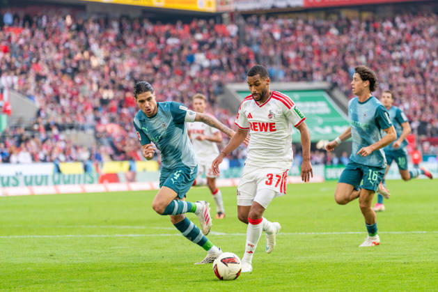 Kevin Diks (Borussia Moenchengladbach, 04) mit 37koem im Zweikampf im Straraum 1.FC Köln vs. Borussia Moenchengladbach, Fussball, Bundesliga, 5.Spieltag, Saison 2026 27, 12.10.2026, DFL REGULATIONS PROHIBIT ANY USE OF PHOTOGRAPHS AS IMAGE SEQUENCES AND OR QUASI-VIDEO, 1.FC Köln vs. Borussia Moenchengladbach, Fussball, Bundesliga, 5.Spieltag, Saison 2026 27, 12.10.2026 Köln Copyright: xEibner-Pressefoto LukasxBaldygax EP_LBA