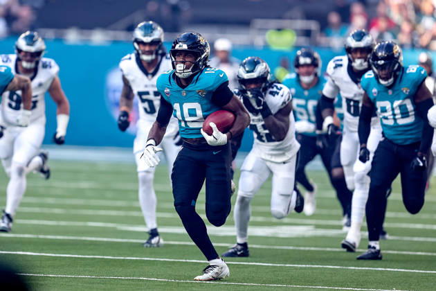 Jacksonville Jaguars v Philadelphia Eagles, International Series Jacksonville Jaguars wide receiver Josh Cameron (19) runs backs from kickoff for TD but not given during the International Series match between Jacksonville Jaguars and Philadelphia Eagles at Tottenham Hotspur Stadium, London, UK on 11 October 2026. London Tottenham Hotspur Stadium London UK Editorial use only , Copyright: xManjitxNarotrax PSI-24992-0021