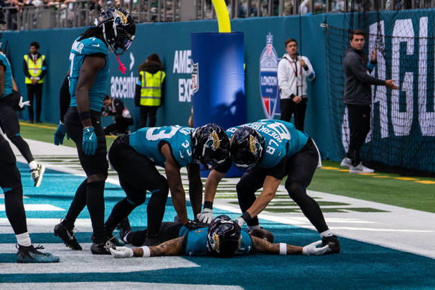 October 11, 2026, London, England, United Kingdom: Parker Washington celebrates after scoring a touchdown for the Jacksonville Jaguars during the NFL, American Football Herren, USA game against the Philadelphia Eagles. London United Kingdom - ZUMAh209 20261011_zsp_h209_016 Copyright: xAlixHabibx