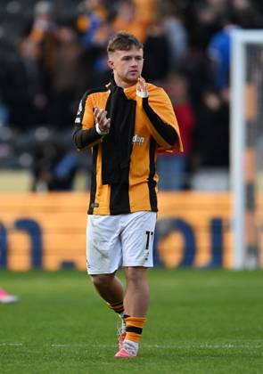 Joe Gelhardt of Hull City applauds the fans after the game Hull City v Everton, Premier League, Football, MKM Stadium, Hull, UK - 11 Oct 2026Hull MKM Stadium United Kingdom EDITORIAL USE ONLY No use with unauthorised audio, video, data, fixture lists, club league logos or live services. Online in-match use limited to 120 images, no video emulation. No use in betting, games or single club league player publications. Copyright: xAnnaxGowthorpe Shutterstockx 17210462bb
