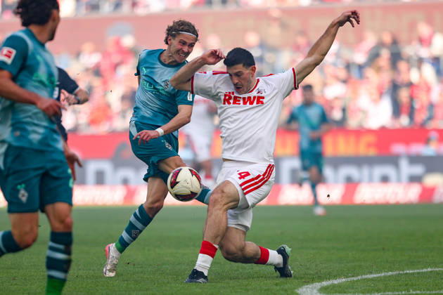 2026.10.11, xkwix, Fußball, Bundesliga, 1. FC Köln - Borussia Mönchengladbach, RheinEnergieSTADION, 5.Spieltag, Saison 2026 2027: Hugo Bolin (Borussia Moenchengladbach 38) im Zweikampf gegen Luka Lochoshvili (1. FC Koeln 24) DFB regulations prohibit any use of photographs as image sequences and or quasi-video. Photo: xKamilxWilkowskixPressefotoKochx Nordrhein-Westfalen Deutschland