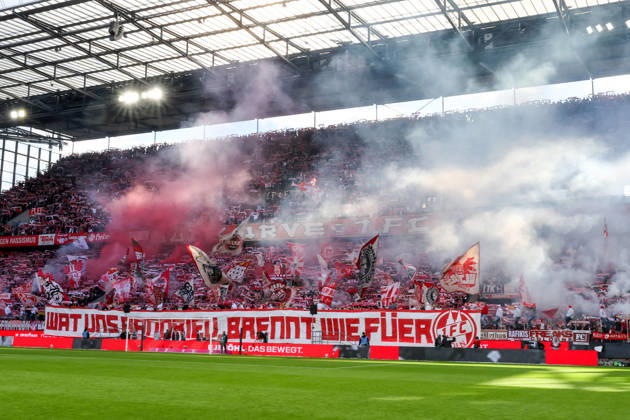 2026.10.11, xkwix, Fußball, Bundesliga, 1. FC Köln - Borussia Mönchengladbach, RheinEnergieSTADION, 5.Spieltag, Saison 2026 2027: Choreografie mit Pyrotechnik auf der Tribuene der Koelner Fans DFB regulations prohibit any use of photographs as image sequences and or quasi-video. Photo: xKamilxWilkowskixPressefotoKochx Nordrhein-Westfalen Deutschland