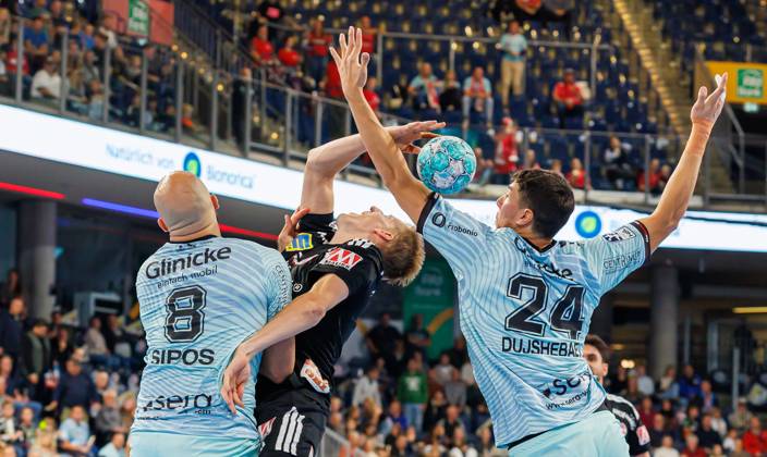 11.10.2026 - Handball - 1. Bundesliga OPEL HBL - Saison 2026 2027 - 08. Spieltag: HC Erlangen Metropolregion Nürnberg HCE - MT Melsungen - DaMa - xdaxmax - Adrian Sipos (8, MT Melsungen ) Sander Andreassen Overjordet ( 8, HC Erlangen HCE ) Daniel Dujshebaev (24, MT Melsungen )