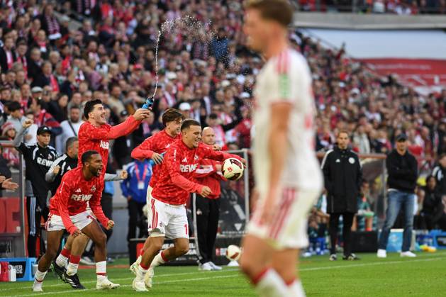 Linton Maina (1. FC Koeln), Luka Lochoshvili (1. FC Koeln), Mikey Moore (1. FC Koeln) und Said El Mala (1. FC Koeln) Jubel, jubeln beim Schlusspfiff waehrend des Spiels der 1. Bundesliga zwischen 1. FC Koeln und Borussia Moenchengladbach, RheinEnergieStadion am 11. October 2026 in Koeln, Deutschland. (Foto von Ralf Treese DeFodi Images) +++ Linton Maina (1. FC Koeln), Luka Lochoshvili (1. FC Koeln), Mikey Moore (1. FC Koeln) und Said El Mala (1. FC Koeln) celebrates, celebrating during the Bundesliga match between 1. FC Koeln and Borussia Moenchengladbach at RheinEnergieStadion on October 11, 2026 in Cologne, Germany. (Photo by Ralf Treese DeFodi Images) DFB DFL REGULATIONS PROHIBIT ANY USE OF PHOTOGRAPHS AS IMAGE SEQUENCES AND OR QUASI-VIDEO. (Photo by Ralf Treese DeFodi Images) -