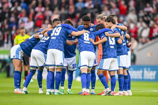Teamkreis FC Schalke waehrend des spiels der 1. Bundesliga zwischen Club Freiburg und FC Schalke 04, Europa-Park Stadion am 11. October 2026 in Freiburg im Breisgau, Deutschland. (Foto von Harry Langer DeFodi Images) +++ Team Circle FC Schalke during the Bundesliga match between Sport-Club Freiburg and FC Schalke 04 at Europa-Park Stadion on October 11, 2026 in Freiburg im Breisgau, Germany. (Photo by Harry Langer DeFodi Images) DFB DFL REGULATIONS PROHIBIT ANY USE OF PHOTOGRAPHS AS IMAGE SEQUENCES AND OR QUASI-VIDEO. (Photo by Harry Langer DeFodi Images) DFB DFL REGULATIONS PROHIBIT ANY USE OF PHOTOGRAPHS AS IMAGE SEQUENCES AND OR QUASI-VIDEO. -