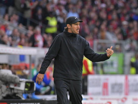 11.10.2026, xblx, Fussball 1.Bundesliga, SC Freiburg - FC Schalke 04 v.l. Trainer Julian Schuster (SC Freiburg) (DFL DFB REGULATIONS PROHIBIT ANY USE OF PHOTOGRAPHS as IMAGE SEQUENCES and or QUASI-VIDEO) Freiburg