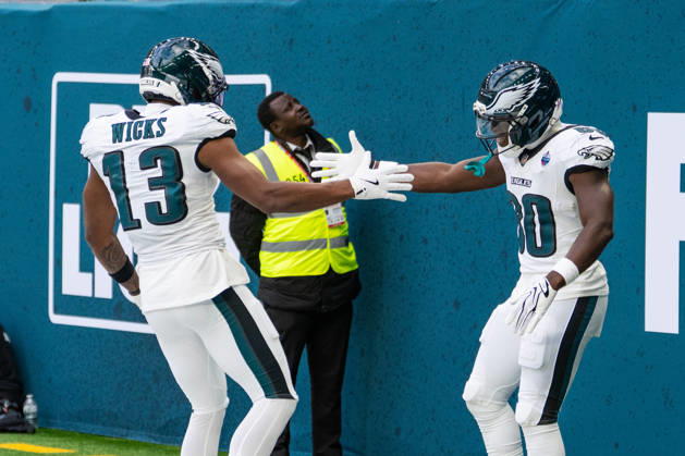 October 11, 2026, London, England, United Kingdom: Darius Cooper celebrates with his Philadelphia Eagles teammates after scoring a touchdown during the NFL, American Football Herren, USA game against the Jacksonville Jaguars. NFL 2026: Eagles Vs Jaguars  - ZUMAh209 20261011_zsp_h209_022 Copyright: xAlixHabibx