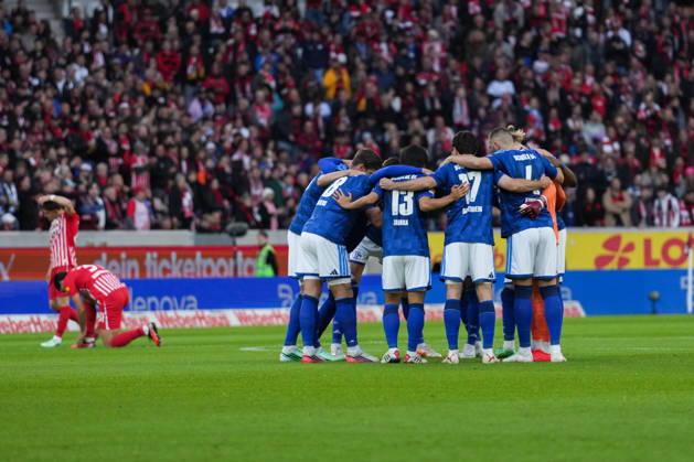 1. Bundesliga: SC Freiburg vs FC Schalke 04, 11.10.2026 Mannschaftskreis FC Schalke 04 vor dem Spiel 1. Bundesliga: SC Freiburg vs FC Schalke 04, Europa-Park-Stadion, 11.10.2026 DFB DFL REGULATIONS PROHIBIT ANY USE OF PHOTOGRAPHS AS IMAGE SEQUENCES AND OR QUASI-VIDEO. Copyright: xBEAUTIFULxSPORTS Boscox