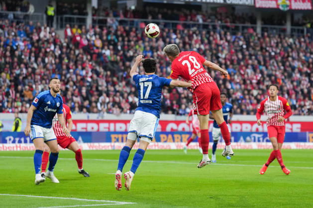 1. Bundesliga: SC Freiburg vs FC Schalke 04, 11.10.2026 Kopfballduell zwischen Adrian Gantenbein (FC Schalke 04, 17) und Matthias Ginter (SC Freiburg, 28) 1. Bundesliga: SC Freiburg vs FC Schalke 04, Europa-Park-Stadion, 11.10.2026 DFB DFL REGULATIONS PROHIBIT ANY USE OF PHOTOGRAPHS AS IMAGE SEQUENCES AND OR QUASI-VIDEO. Copyright: xBEAUTIFULxSPORTS Boscox