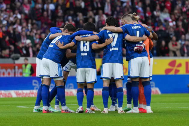 1. Bundesliga: SC Freiburg vs FC Schalke 04, 11.10.2026 Mannschaftskreis FC Schalke 04 vor dem Spiel 1. Bundesliga: SC Freiburg vs FC Schalke 04, Europa-Park-Stadion, 11.10.2026 DFB DFL REGULATIONS PROHIBIT ANY USE OF PHOTOGRAPHS AS IMAGE SEQUENCES AND OR QUASI-VIDEO. Copyright: xBEAUTIFULxSPORTS Boscox