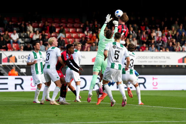 Eredivisie: Excelsior Rotterdam v FC Groningen Rotterdam - Casper Widell of Excelsior Rotterdam wins a header during the eight competition round of the 2026 2027 Eredivisie season. The match is set between Excelsior Rotterdam and FC Groningen at Stadion Woudestein on 11 October 2026 in Rotterdam, Netherlands. (Hero Images Yannick Verhoeven) Copyright: xYannickxVerhoevenx