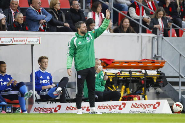 Miron Muslic (FC Schalke, Trainer), Mimik, Gesichtsausdruck, Emotion , Deutschland, Fussball, 1. Bundesliga, 5.Spieltag, 2026 2027, SC Freiburg vs. FC Schalke 04, 11.10.2026, Freiburg im Breisgau Europa-Park Stadion Deutschland Copyright: xGrantxHubbsx