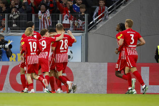 Torjubel SC Freiburg beim 1:0 durch Maximilian Eggestein (SC Freiburg, 08), Freude, Begeisterung, positive Emotionen, Torerfolg , Deutschland, Fussball, 1. Bundesliga, 5.Spieltag, 2026 2027, SC Freiburg vs. FC Schalke 04, 11.10.2026, Freiburg im Breisgau Europa-Park Stadion Deutschland Copyright: xGrantxHubbsx