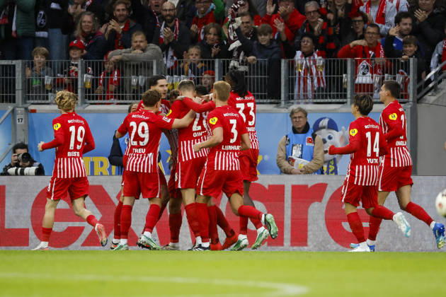 Torjubel SC Freiburg beim 1:0 durch Maximilian Eggestein (SC Freiburg, 08), Freude, Begeisterung, positive Emotionen, Torerfolg , Deutschland, Fussball, 1. Bundesliga, 5.Spieltag, 2026 2027, SC Freiburg vs. FC Schalke 04, 11.10.2026, Freiburg im Breisgau Europa-Park Stadion Deutschland Copyright: xGrantxHubbsx