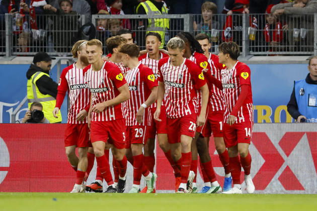 Torjubel SC Freiburg beim 1:0 durch Maximilian Eggestein (SC Freiburg, 08), Freude, Begeisterung, positive Emotionen, Torerfolg , Deutschland, Fussball, 1. Bundesliga, 5.Spieltag, 2026 2027, SC Freiburg vs. FC Schalke 04, 11.10.2026, Freiburg im Breisgau Europa-Park Stadion Deutschland Copyright: xGrantxHubbsx