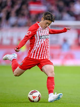 Yuito Suzuki (SC Freiburg) in Aktion, am Ball, Einzelaktion waehrend des spiels der 1. Bundesliga zwischen Club Freiburg und FC Schalke 04, Europa-Park Stadion am 11. October 2026 in Freiburg im Breisgau, Deutschland. (Foto von Harry Langer DeFodi Images) +++ Yuito Suzuki (SC Freiburg) controls the Ball during the Bundesliga match between Sport-Club Freiburg and FC Schalke 04 at Europa-Park Stadion on October 11, 2026 in Freiburg im Breisgau, Germany. (Photo by Harry Langer DeFodi Images) DFB DFL REGULATIONS PROHIBIT ANY USE OF PHOTOGRAPHS AS IMAGE SEQUENCES AND OR QUASI-VIDEO. (Photo by Harry Langer DeFodi Images) DFB DFL REGULATIONS PROHIBIT ANY USE OF PHOTOGRAPHS AS IMAGE SEQUENCES AND OR QUASI-VIDEO. -
