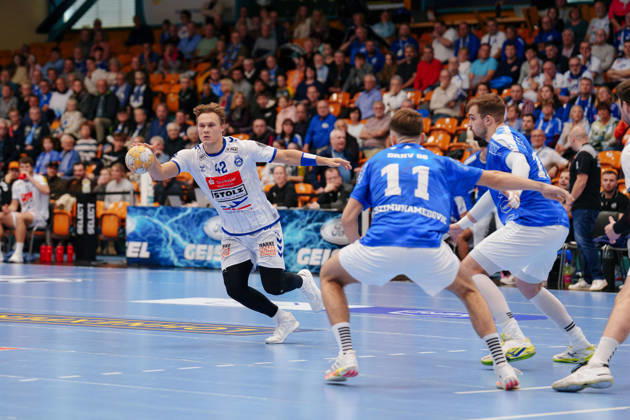 2. Handball-Bundesliga - 7. Spieltag: Dessau-Roßlauer HV 06 - VfL Lübeck-Schwartau Einar Nickelsen (VfL Lübeck-Schwartau, 42) im Angriff am 11.10.2026 in der Anhalt-Arena, Dessau-Roßlau (Sachsen-Anhalt) Dessau-Roßlau Anhalt-Arena Sachsen-Anhalt Deutschland