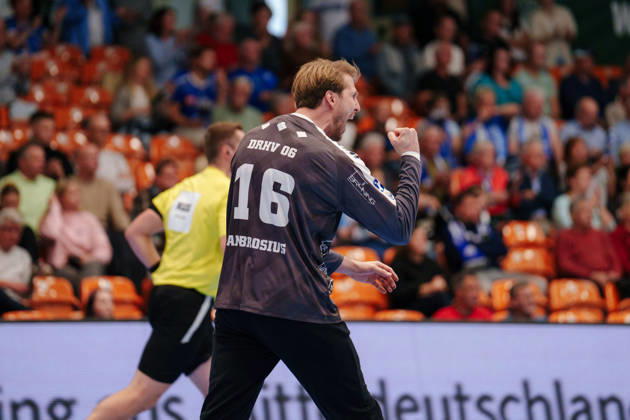 2. Handball-Bundesliga - 7. Spieltag: Dessau-Roßlauer HV 06 - VfL Lübeck-Schwartau Philip Ambrosius (Dessau-Roßlauer HV 06, 16) ballt die Faust am 11.10.2026 in der Anhalt-Arena, Dessau-Roßlau (Sachsen-Anhalt) Dessau-Roßlau Anhalt-Arena Sachsen-Anhalt Deutschland