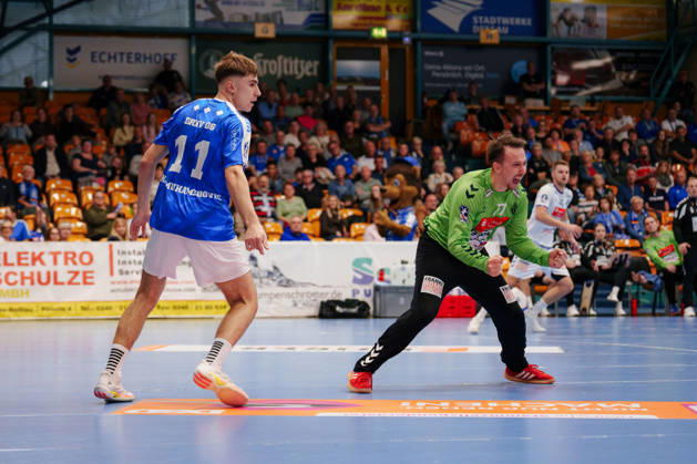2. Handball-Bundesliga - 7. Spieltag: Dessau-Roßlauer HV 06 - VfL Lübeck-Schwartau Mark Ferjan (VfL Lübeck-Schwartau, 77) jubelt über den gehaltenen Ball von Alen Hadzimuhamedovic (Dessau-Roßlauer HV 06, 11) am 11.10.2026 in der Anhalt-Arena, Dessau-Roßlau (Sachsen-Anhalt) Dessau-Roßlau Anhalt-Arena Sachsen-Anhalt Deutschland