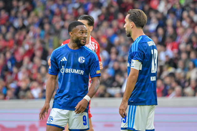 Moussa Sylla (FC Schalke 04, 09), Kenan Karaman (FC Schalke 04, 19) sprechen miteinander. GER, SC Freiburg vs Schalke 04, Fussball, Bundesliga, 5. Spieltag, Saison 2026 2027, 11.10.2026 DFL DFB REGULATIONS PROHIBIT ANY USE OF PHOTOGRAPHS AS IMAGE SEQUENCES AND OR QUASI-VIDEO GER, SC Freiburg vs Schalke 04, Fussball, Bundesliga, 5. Spieltag, Saison 2026 2027, 11.10.2026 Freiburg Copyright: xEibner-Pressefotox EP_THS