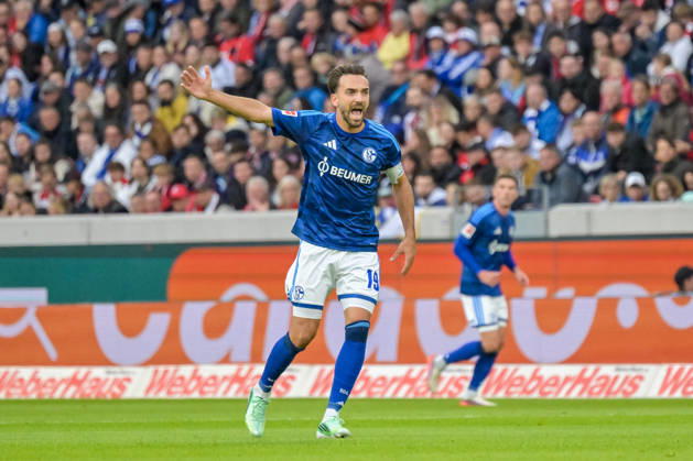 Kenan Karaman (FC Schalke 04, 19) mit Gestik. GER, SC Freiburg vs Schalke 04, Fussball, Bundesliga, 5. Spieltag, Saison 2026 2027, 11.10.2026 DFL DFB REGULATIONS PROHIBIT ANY USE OF PHOTOGRAPHS AS IMAGE SEQUENCES AND OR QUASI-VIDEO GER, SC Freiburg vs Schalke 04, Fussball, Bundesliga, 5. Spieltag, Saison 2026 2027, 11.10.2026 Freiburg Copyright: xEibner-Pressefotox EP_THS