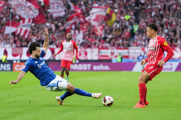 1. Bundesliga: SC Freiburg vs FC Schalke 04, 11.10.2026 Zweikampf zwischen Adrian Gantenbein (FC Schalke 04, 17) und Derry Scherhant (SC Freiburg, 7) 1. Bundesliga: SC Freiburg vs FC Schalke 04, Europa-Park-Stadion, 11.10.2026 DFB DFL REGULATIONS PROHIBIT ANY USE OF PHOTOGRAPHS AS IMAGE SEQUENCES AND OR QUASI-VIDEO. Copyright: xBEAUTIFULxSPORTS Boscox