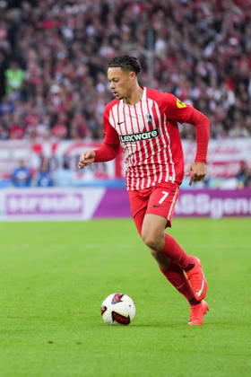 1. Bundesliga: SC Freiburg vs FC Schalke 04, 11.10.2026 Derry Scherhant (SC Freiburg, 7) am Ball 1. Bundesliga: SC Freiburg vs FC Schalke 04, Europa-Park-Stadion, 11.10.2026 DFB DFL REGULATIONS PROHIBIT ANY USE OF PHOTOGRAPHS AS IMAGE SEQUENCES AND OR QUASI-VIDEO. Copyright: xBEAUTIFULxSPORTS Boscox