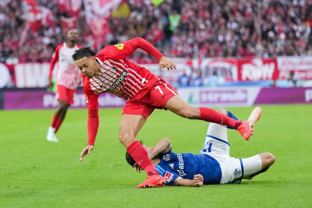 1. Bundesliga: SC Freiburg vs FC Schalke 04, 11.10.2026 Zweikampf zwischen Adrian Gantenbein (FC Schalke 04, 17) und Derry Scherhant (SC Freiburg, 7) 1. Bundesliga: SC Freiburg vs FC Schalke 04, Europa-Park-Stadion, 11.10.2026 DFB DFL REGULATIONS PROHIBIT ANY USE OF PHOTOGRAPHS AS IMAGE SEQUENCES AND OR QUASI-VIDEO. Copyright: xBEAUTIFULxSPORTS Boscox