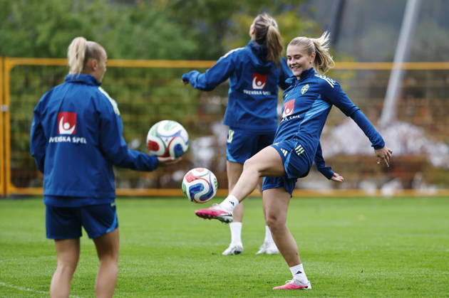 STOCKHOLM, SVERIGE 20261011 Amanda NildÃ n när damlandslaget tränar pa Bosön inför kommande VM-playoff mot Litauen. STOCKHOLM SVERIGE x60160x