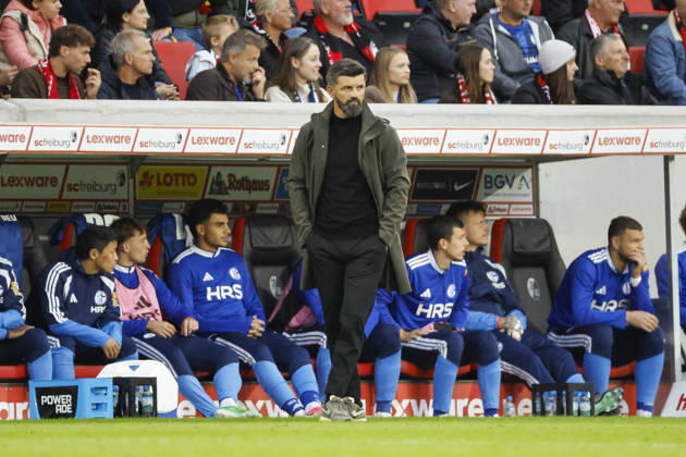Miron Muslic (FC Schalke, Trainer) , Deutschland, Fussball, 1. Bundesliga, 5.Spieltag, 2026 2027, SC Freiburg vs. FC Schalke 04, 11.10.2026, Freiburg im Breisgau Europa-Park Stadion Deutschland Copyright: xGrantxHubbsx