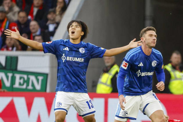 Satoshi Tanaka (FC Schalke, 13) und Robin Gosens (FC Schalke, 08) , Deutschland, Fussball, 1. Bundesliga, 5.Spieltag, 2026 2027, SC Freiburg vs. FC Schalke 04, 11.10.2026, Freiburg im Breisgau Europa-Park Stadion Deutschland Copyright: xGrantxHubbsx