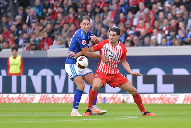 11.10.2026, xblx, Fussball 1.Bundesliga, SC Freiburg - FC Schalke 04 v.l. Nikola Katic (FC Schalke 04), Igor Matanovic (SC Freiburg) (DFL DFB REGULATIONS PROHIBIT ANY USE OF PHOTOGRAPHS as IMAGE SEQUENCES and or QUASI-VIDEO) Freiburg