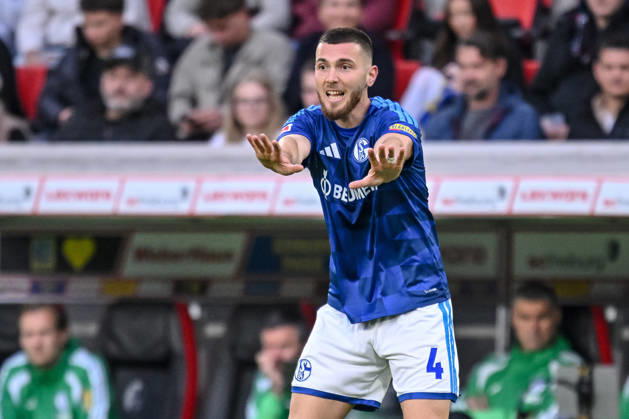 Hasan Kurucay (FC Schalke 04) gestikuliert, gestik waehrend des spiels der 1. Bundesliga zwischen Club Freiburg und FC Schalke 04, Europa-Park Stadion am 11. October 2026 in Freiburg im Breisgau, Deutschland. (Foto von Harry Langer DeFodi Images) +++ Hasan Kurucay (FC Schalke 04) gestures during the Bundesliga match between Sport-Club Freiburg and FC Schalke 04 at Europa-Park Stadion on October 11, 2026 in Freiburg im Breisgau, Germany. (Photo by Harry Langer DeFodi Images) DFB DFL REGULATIONS PROHIBIT ANY USE OF PHOTOGRAPHS AS IMAGE SEQUENCES AND OR QUASI-VIDEO. (Photo by Harry Langer DeFodi Images) DFB DFL REGULATIONS PROHIBIT ANY USE OF PHOTOGRAPHS AS IMAGE SEQUENCES AND OR QUASI-VIDEO. -