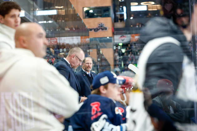 Steve Walker (Schwenninger Wild Wings, Chef-Trainer), , GER, Schwenninger Wild Wings vs. EHC Red Bull Muenchen, Eishockey, PENNY DEL, 8. Spieltag, Spielzeit 2026 2027, 11.10.2026 GER, Schwenninger Wild Wings vs. EHC Red Bull Muenchen, Eishockey, PENNY DEL, 8. Spieltag, Spielzeit 2026 2027, 11.10.2026 Schwenningen Copyright: xEibner-Pressefoto KirstenxJaegerx