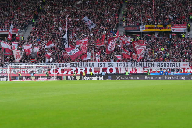 Spruchband der Fans und Ultras auf der Tribüne, Banner , Deutschland, Fussball, 1. Bundesliga, 5.Spieltag, 2026 2027, SC Freiburg vs. FC Schalke 04, 11.10.2026, Europa-Park Stadion, Freiburg Freiburg Europa-Park Stadion Baden-Württemberg Deutschland Copyright: xArnexAmbergx