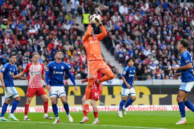 Loris Karius (FC Schalke 04, 01) am Ball , Deutschland, Fussball, 1. Bundesliga, 5.Spieltag, 2026 2027, SC Freiburg vs. FC Schalke 04, 11.10.2026, Europa-Park Stadion, Freiburg Freiburg Europa-Park Stadion Baden-Württemberg Deutschland Copyright: xArnexAmbergx