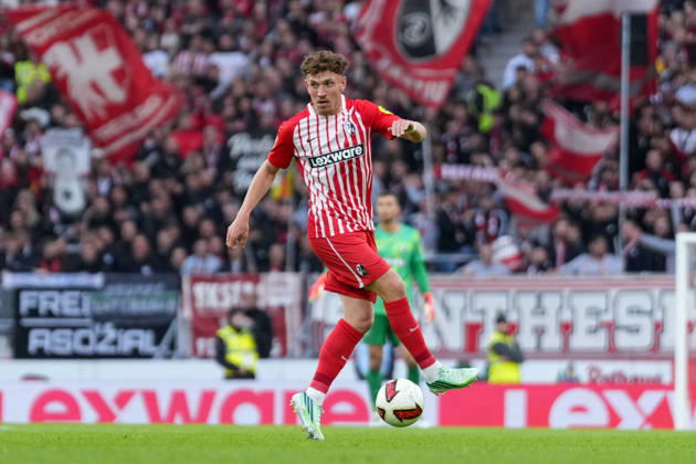 Philipp Treu (SC Freiburg, 29) am Ball , Deutschland, Fussball, 1. Bundesliga, 5.Spieltag, 2026 2027, SC Freiburg vs. FC Schalke 04, 11.10.2026, Europa-Park Stadion, Freiburg Freiburg Europa-Park Stadion Baden-Württemberg Deutschland Copyright: xArnexAmbergx